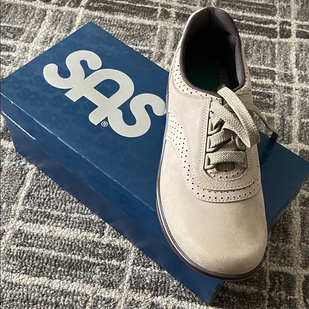 SAS woman’s Beige Oxford Shoe walk easy